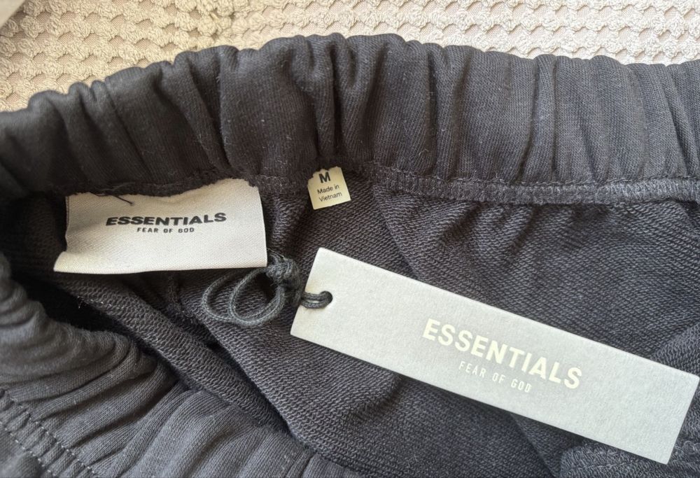 *STOC NOU* Pantaloni Scurti Essentials Fear Of God
