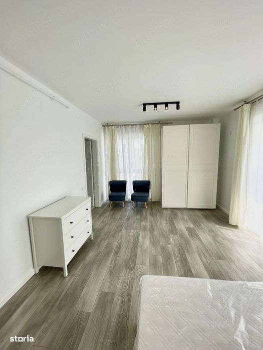 Apartament spatios cu o camera, 38 mp, balcon, zona Teilor