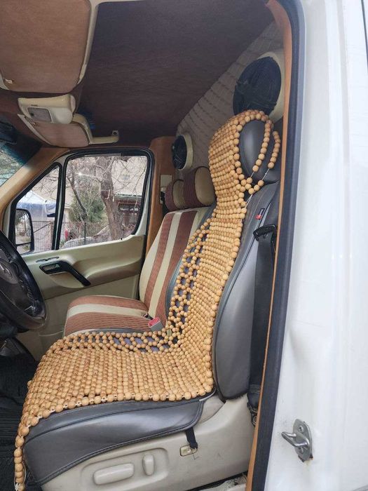 Mersedes yuktashish uchun