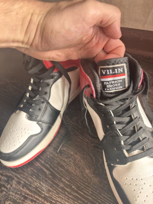 Продам кроссовки