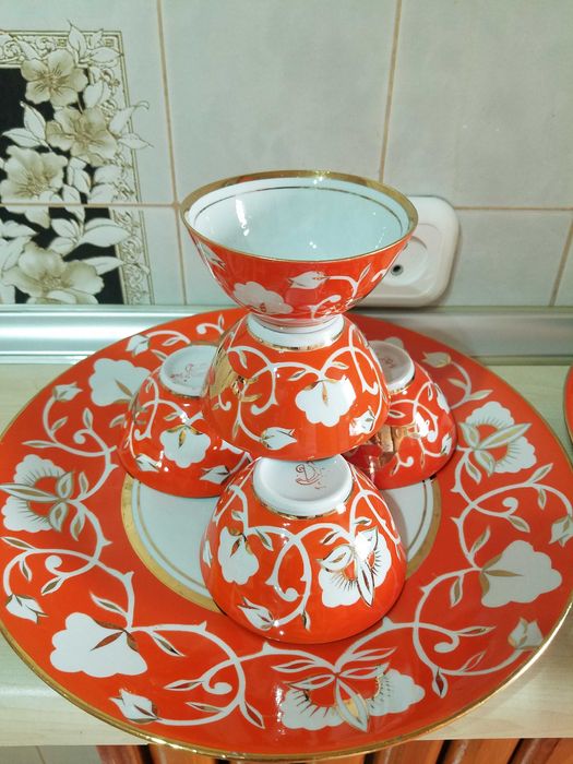 Блюдо 2 шт и пиалы от сервиза " Олень". НОВЫЕ.