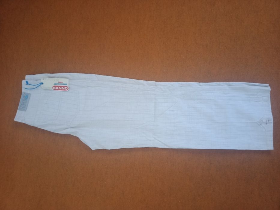 Продаю джинсы и брюки на подростков