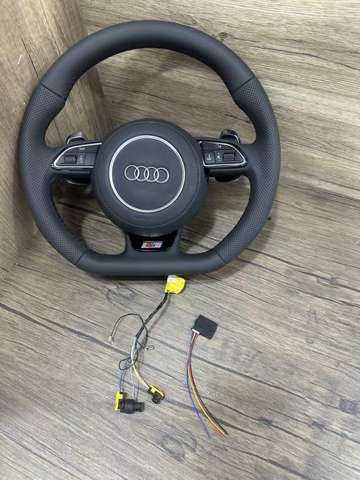 Audi Custom Спортен Волан – Персонализиран Дизайн!