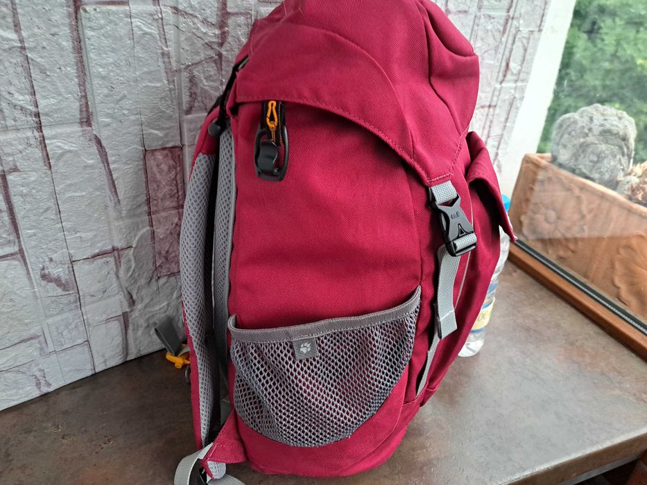 мъжка/дамска раница Jack Wolfskin-винена ,текстилна чанта,туристическа