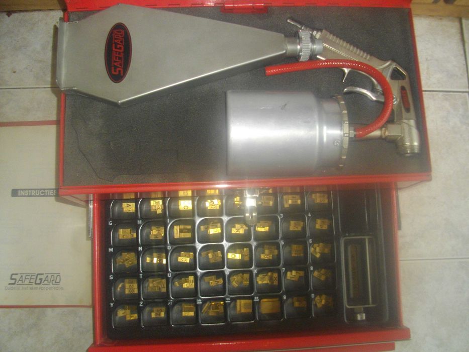 Автосервизен Пневматичен К-т Гравиране Номер/Греда/ Тресчотка STANLEY