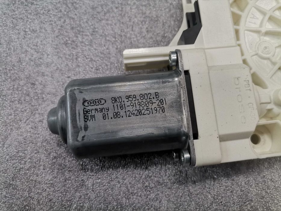 Оригинален Мотор за Стъклоповдигач Преден Десен Audi VW 8K0959802B