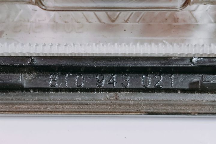 Lampa numar haion 8T0943021 Volkswagen VW Passat B6 seria