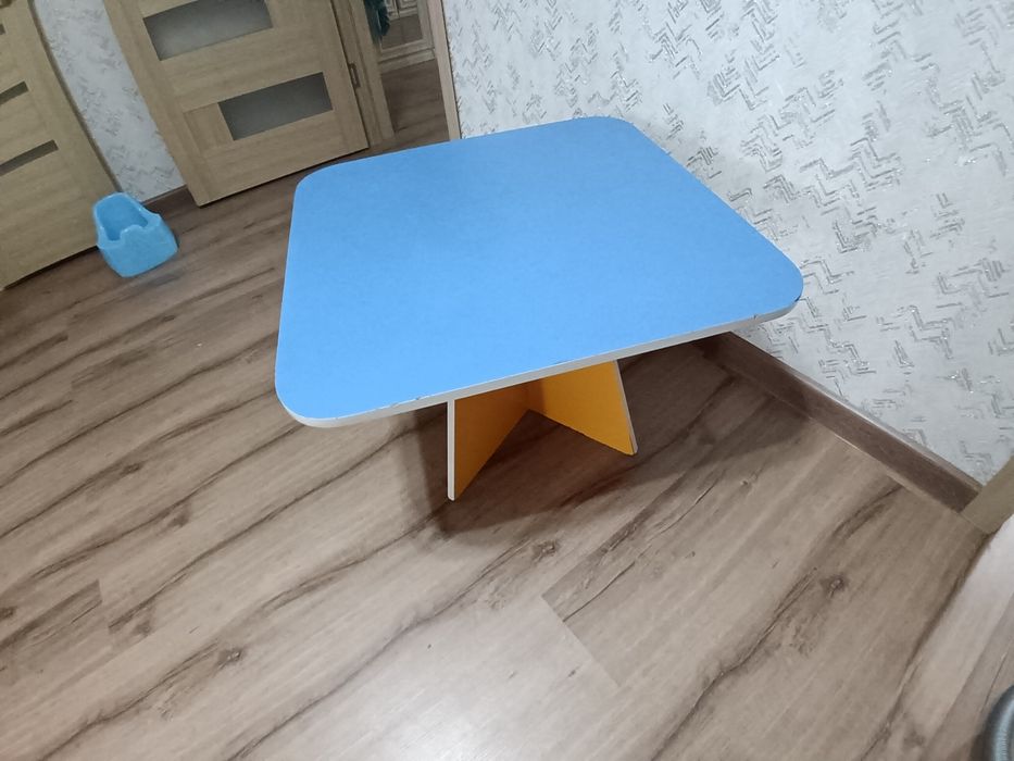 Стол детский без стульев