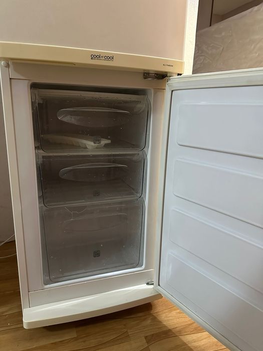 Продается холодильник Samsung