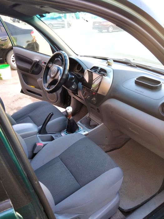 Продам машину toyota rav4