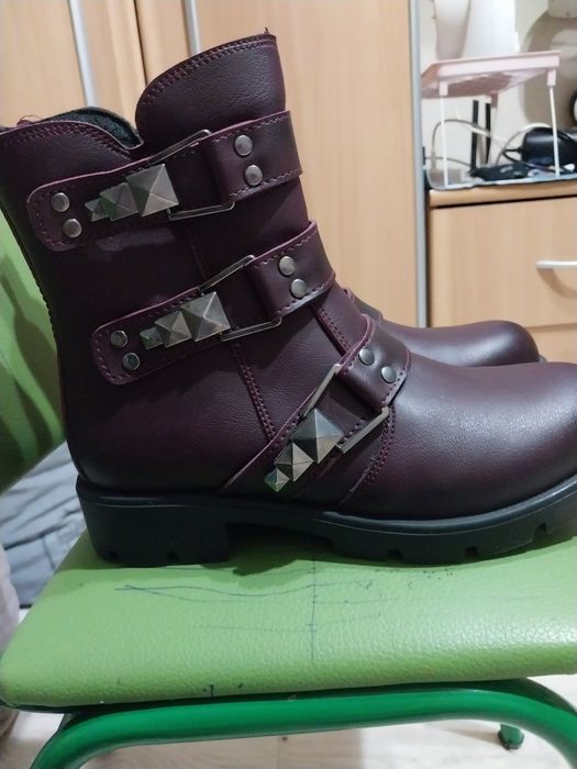 Продам детские новые сапоги