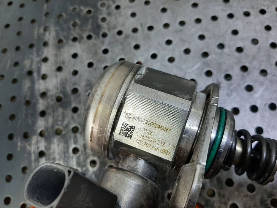 pompa inalta presiune 1.6 b mercedes  cla  a-class w176  b-class w246 c-class w205  0261520212