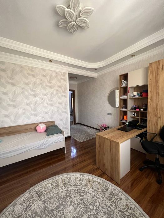 Продаётся квартира 4-х комнатная