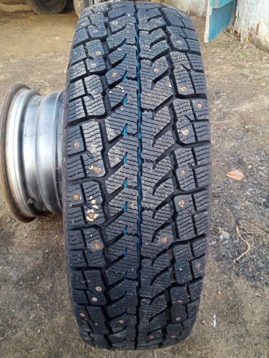 Продам шины на Форд