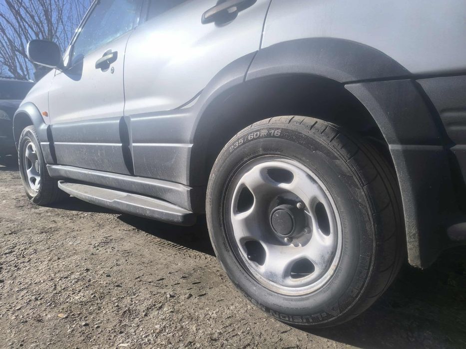 Продавам странични степенки - прагове за Сузуки Гранд Витара 2000г.