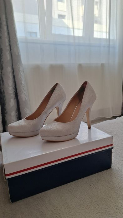 Pantofi cu toc argintii