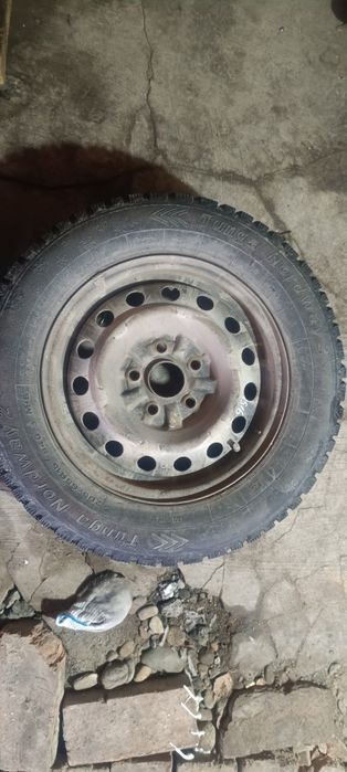 Шины зимние в хорошем состоянии штампы