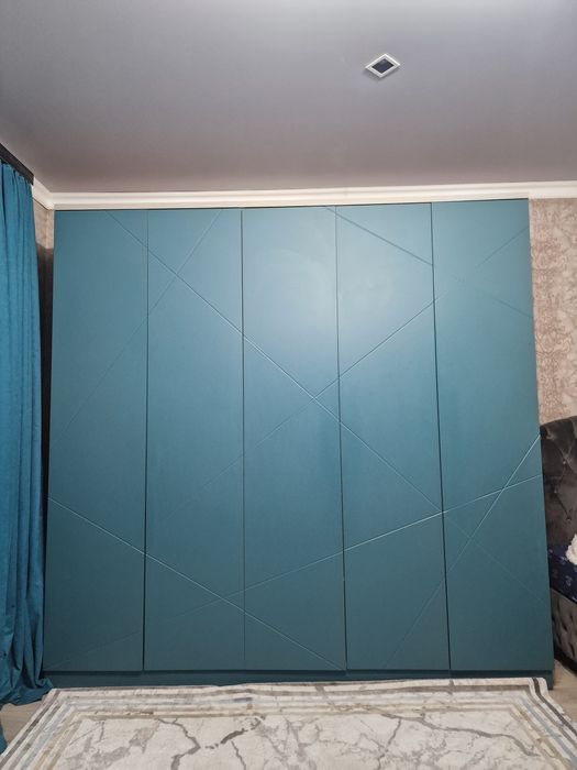 Продаётся большой шкаф