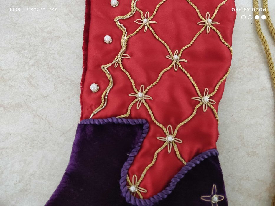 Ciorap decorativ brodat si cu margele pentru Craciun, 45cm