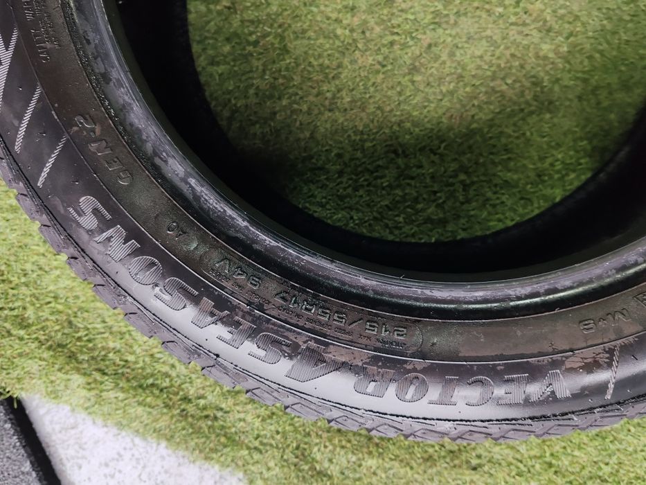 215 55 17 allseason Goodyear