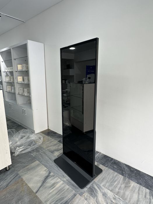 Сенсорный информационный вертикальный кисок(инфокиоск)с диагональю 55"