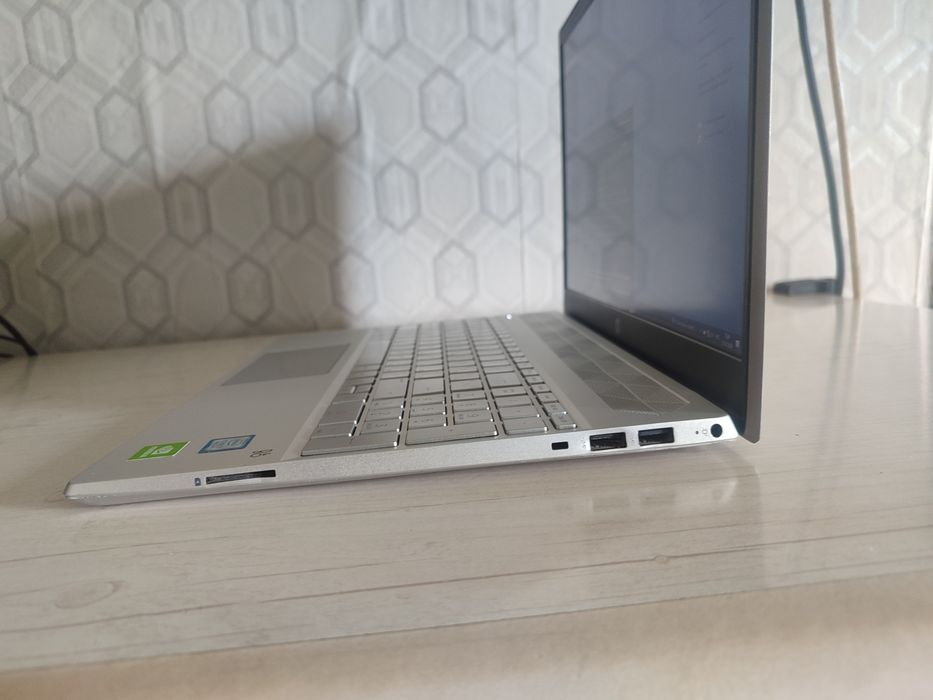 HP Pavilion 15, core i7-8565U