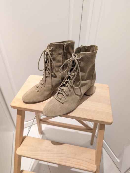 Ghete din piele intoarsa