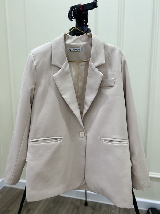 Бежевый пиджак оверсайз