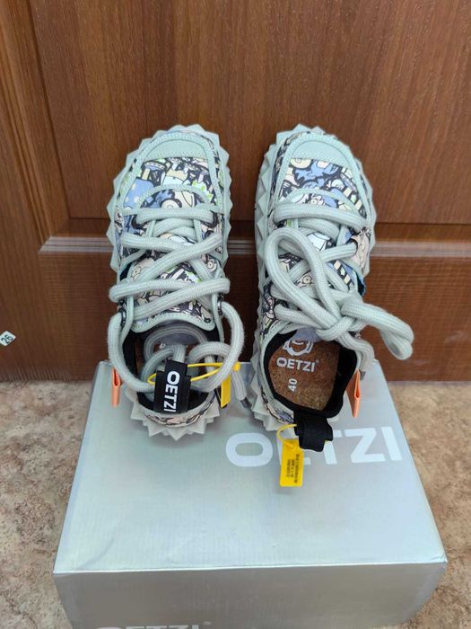 Продаю женские кеды