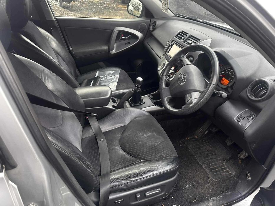 НА ЧАСТИ Toyota  Rav4 2.2 D-4D 150 Ел Кожа Навигация