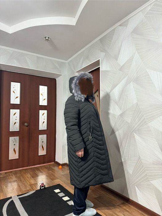 Зимняя куртка с капюшоном