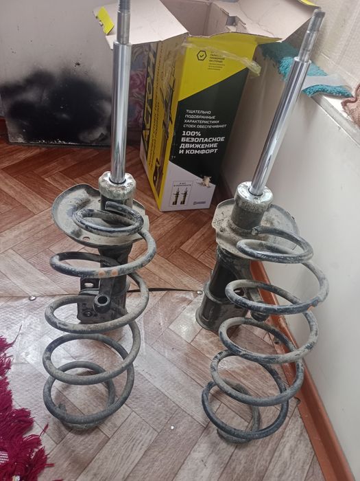 Продам стойки с пружинами