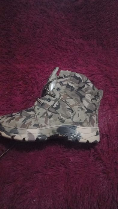 Продам зимние ботинки..