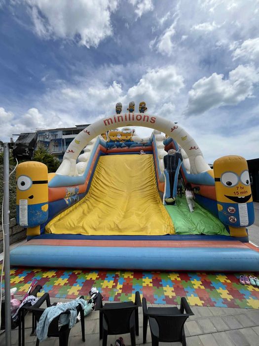 Батут пързалка - Миньони