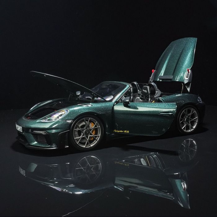 Модель автомобиля Porsche 718 Spyder в масштабе 1:18 от бренда NOREV