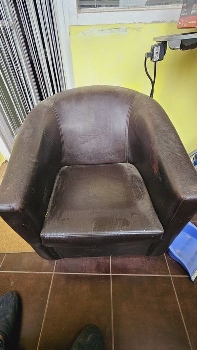 Vand fotoliu de culoare maro