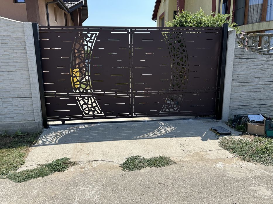 Porti gard tabla decupta