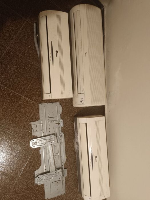 Три броя климатици Midea