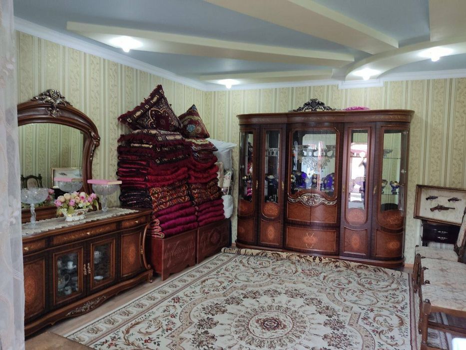 Uy Sotiladi , Продается Дом Олмазор тумани Чорсуда