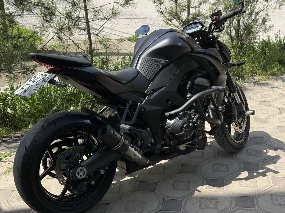Мотоцикл Kawasaki Z1000, полностью черный, тюнинг, идеальное состояние