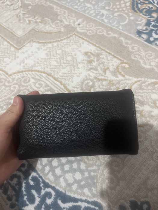 Кошелек кожанные от Guess