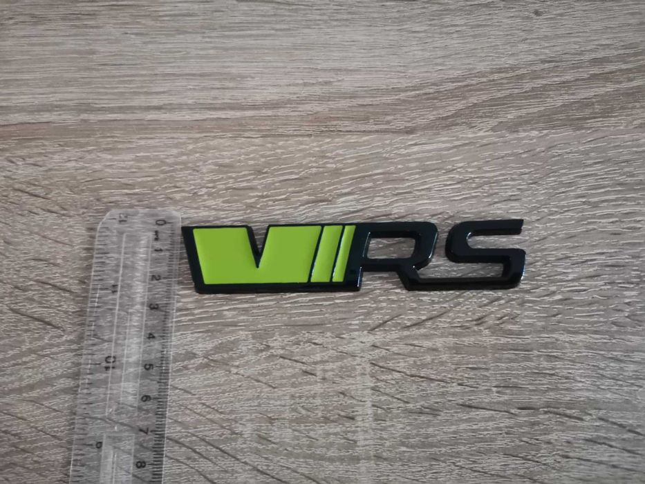 Skoda VRS емблема за решетка отровно зелено с черно