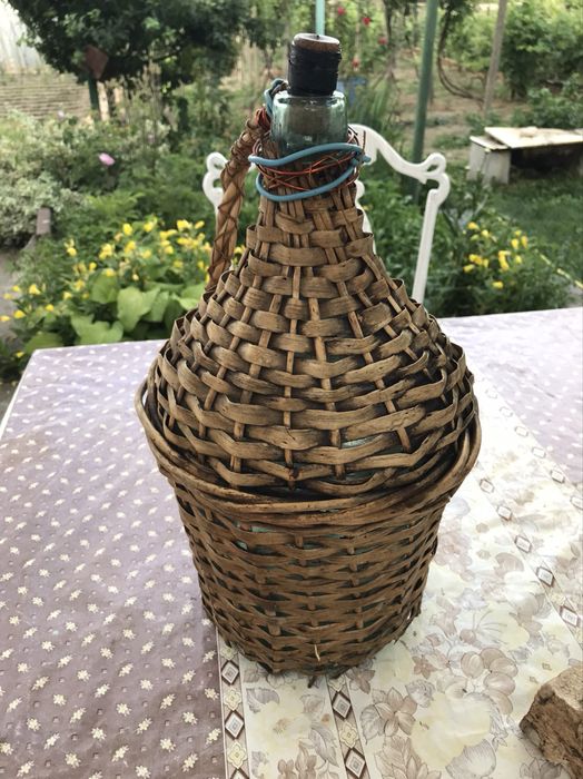 Старинна плетена дамаджана 5л.