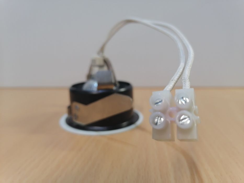 Спотове за таван Армстронг, модел Aurora - Великобритания