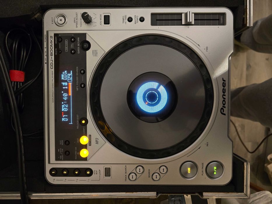 Pioneer CDJ-800MK2 x2 + DJM-600 + Flight Case – stare excelentă