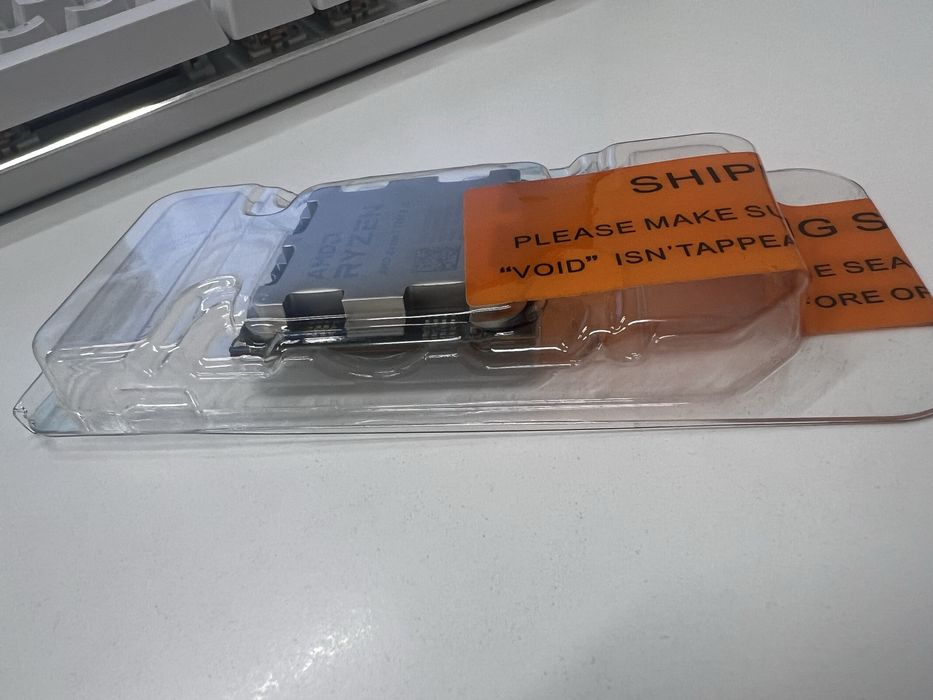 Procesor AMD  Ryzen 7 7800X3D sigilat- nou