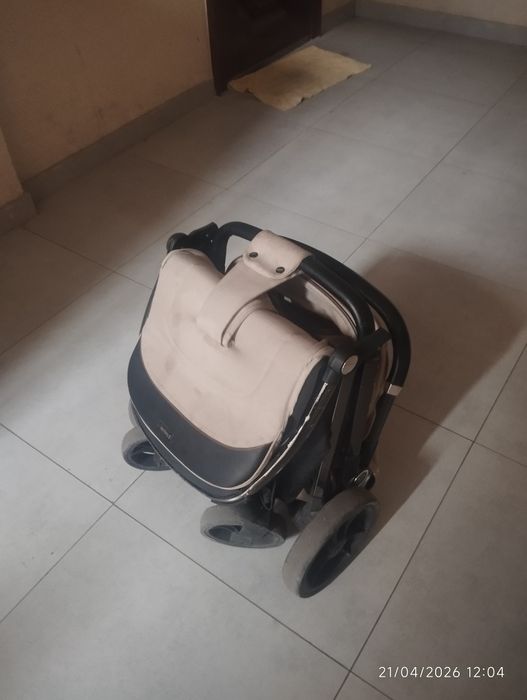 Коляска с сильными укреплениями