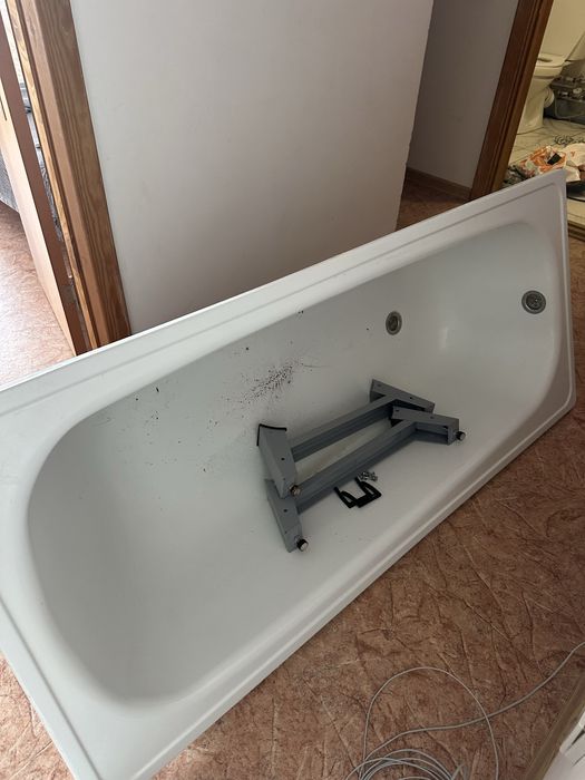 Продам ванную срочно .