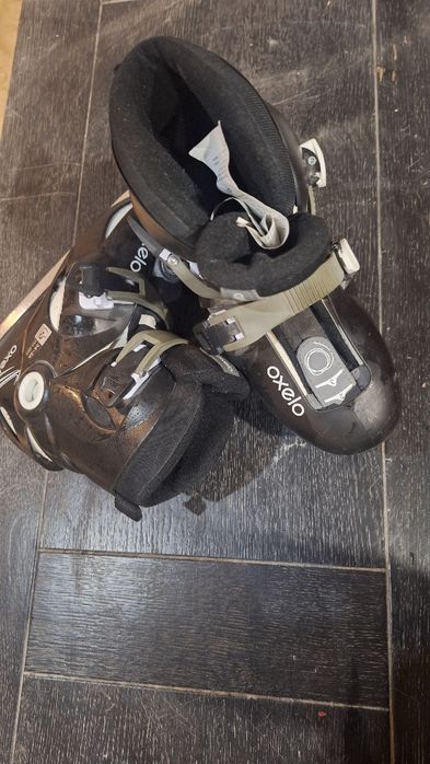 2 perechi Patine gheață,mărimea 34-36.