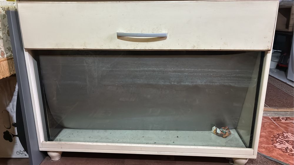 Acvarii cu dulap sau simple